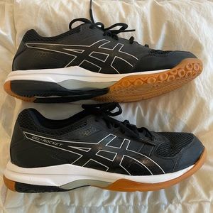 ASICS women size 9 volleyball sneakers LIKE NEW